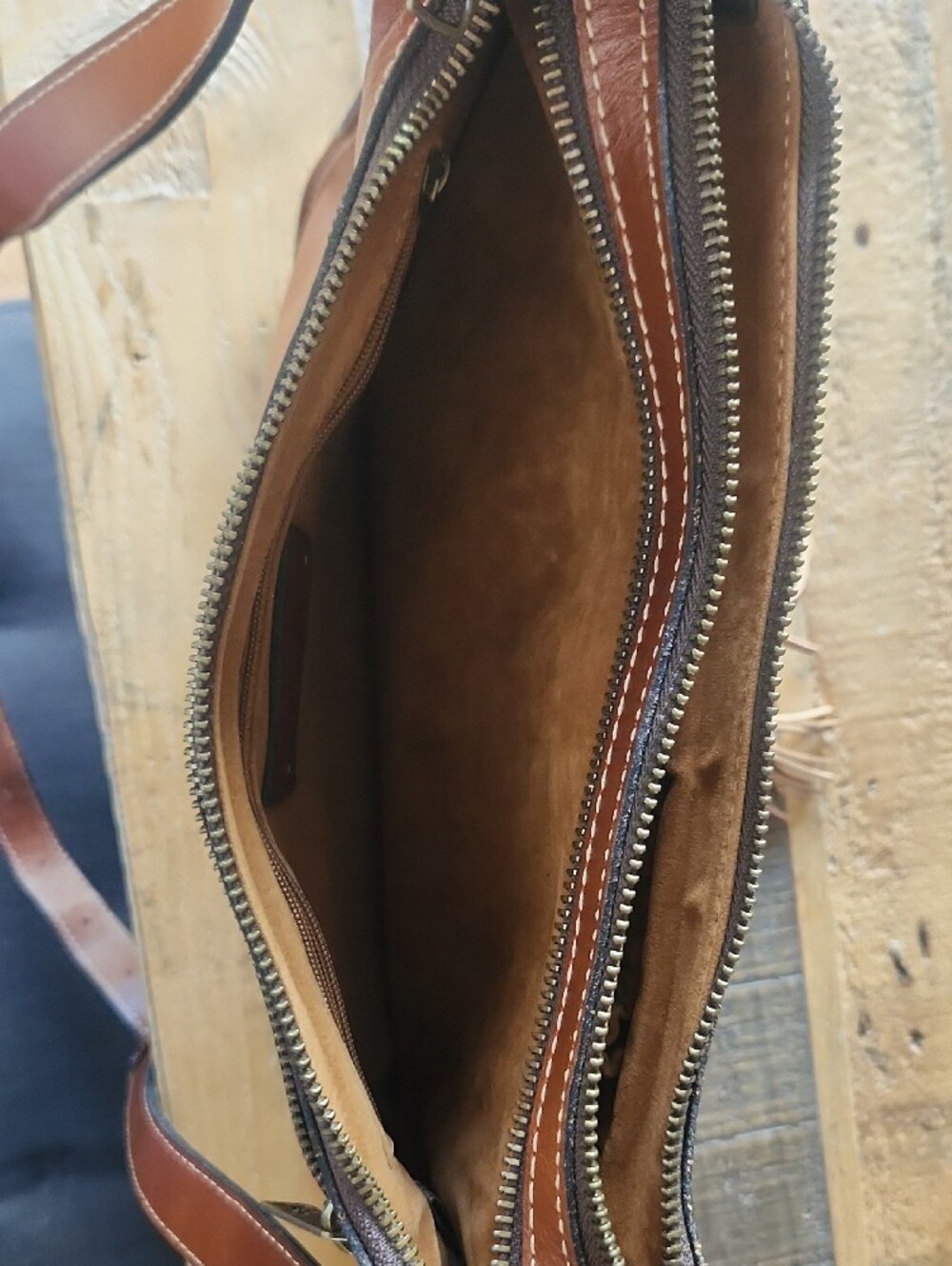 Patricia Nash Classic Brown Leather Crossbody Bag with Tassel - Picture 6 of 7
